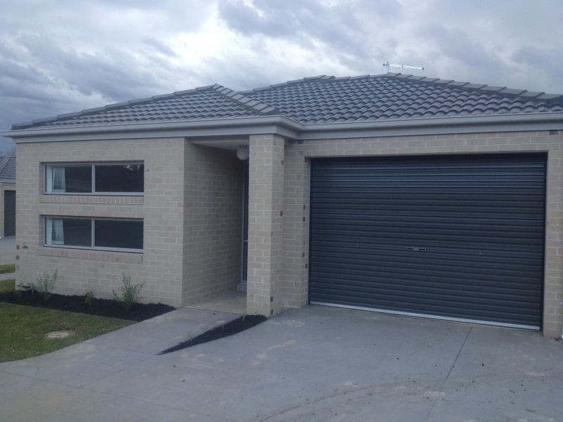 12/34 Sir Thomas Drive, Pakenham VIC 3810