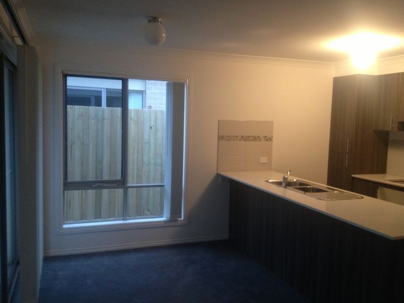 12/34 Sir Thomas Drive, Pakenham VIC 3810