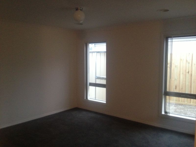 12/34 Sir Thomas Drive, Pakenham VIC 3810