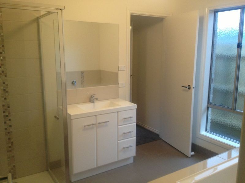 12/34 Sir Thomas Drive, Pakenham VIC 3810