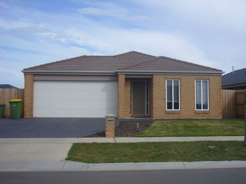 43 Belvedere Drive, Pakenham VIC 3810