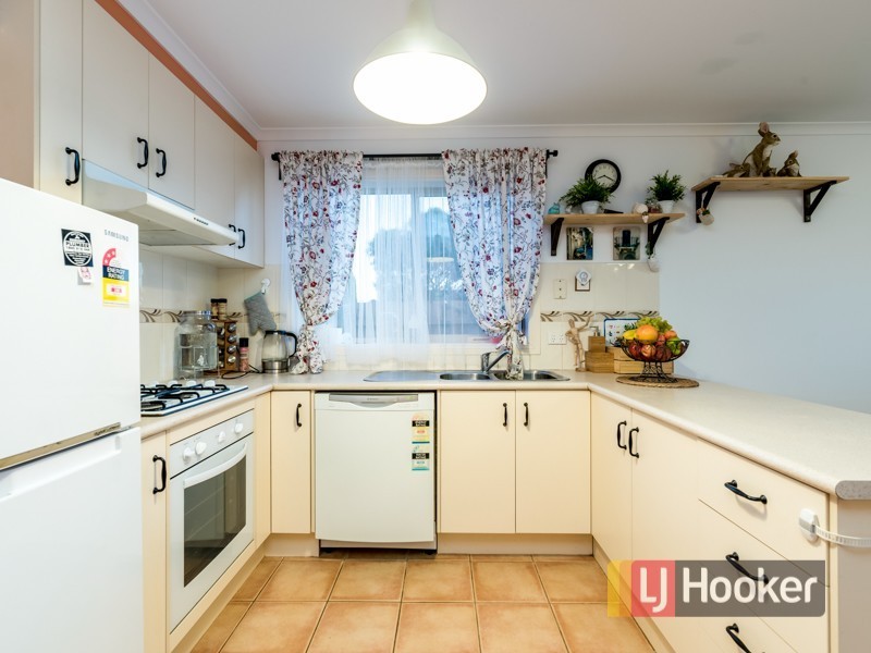 1 Sir Thomas Drive, Pakenham VIC 3810