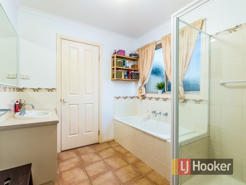 1 Sir Thomas Drive, Pakenham VIC 3810