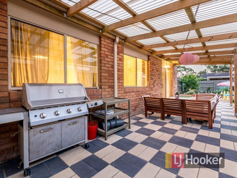 1 Sir Thomas Drive, Pakenham VIC 3810