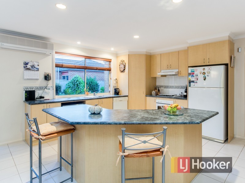 4 Catherine Place, Pakenham VIC 3810