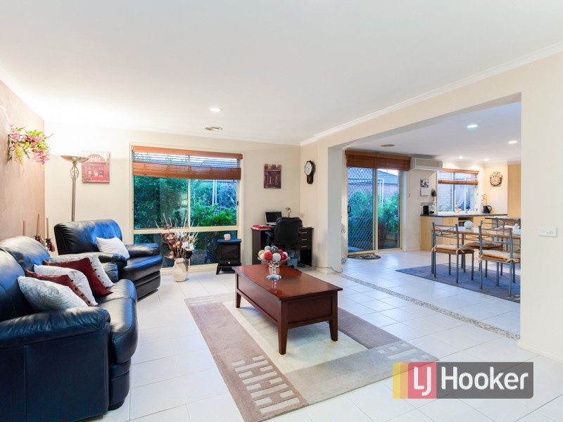 4 Catherine Place, Pakenham VIC 3810