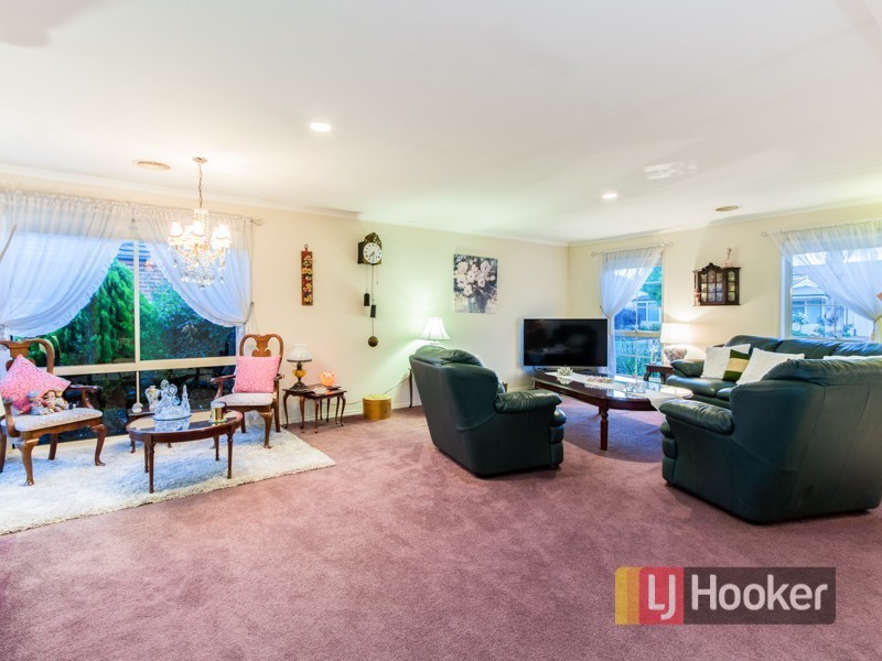 4 Catherine Place, Pakenham VIC 3810