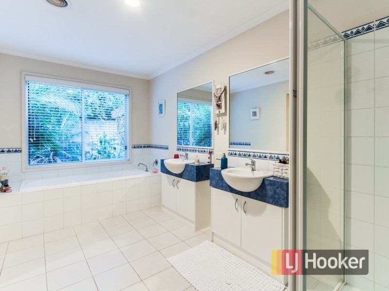 4 Catherine Place, Pakenham VIC 3810