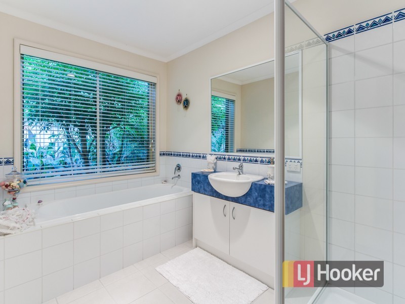 4 Catherine Place, Pakenham VIC 3810