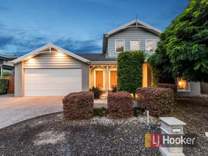 27 Fallingwater Drive, Pakenham VIC 3810