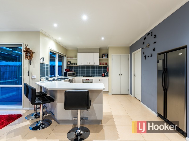 27 Fallingwater Drive, Pakenham VIC 3810