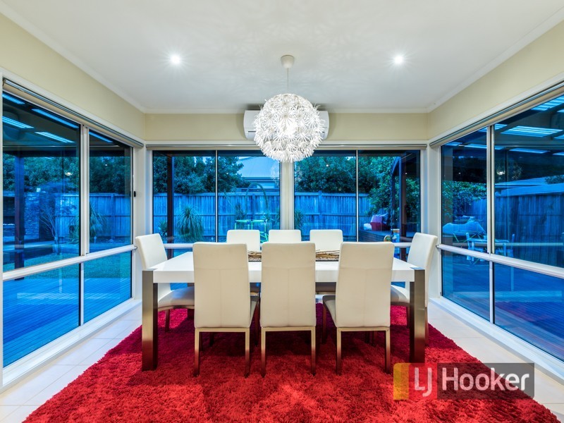 27 Fallingwater Drive, Pakenham VIC 3810