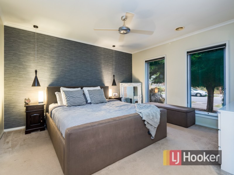 27 Fallingwater Drive, Pakenham VIC 3810