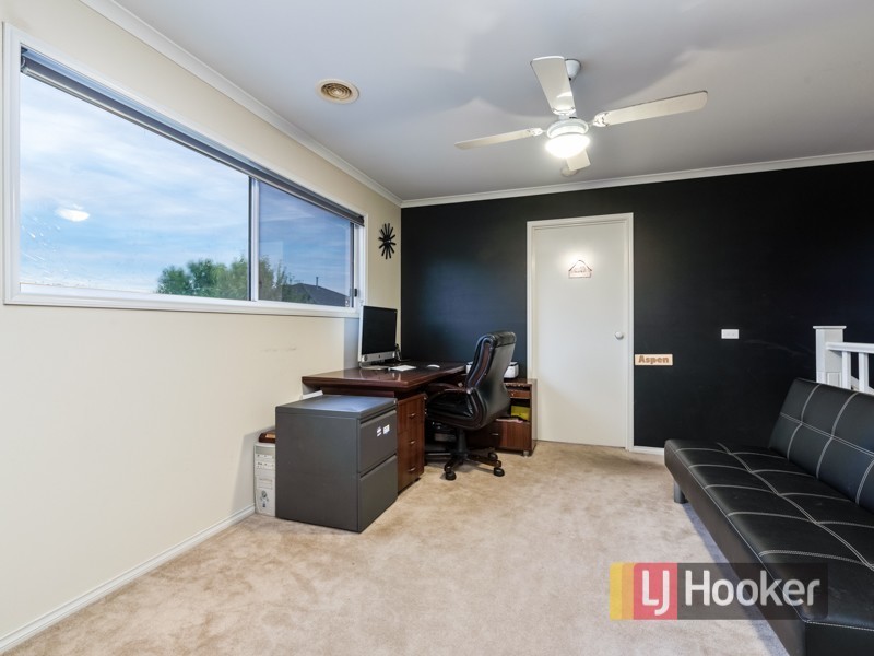 27 Fallingwater Drive, Pakenham VIC 3810