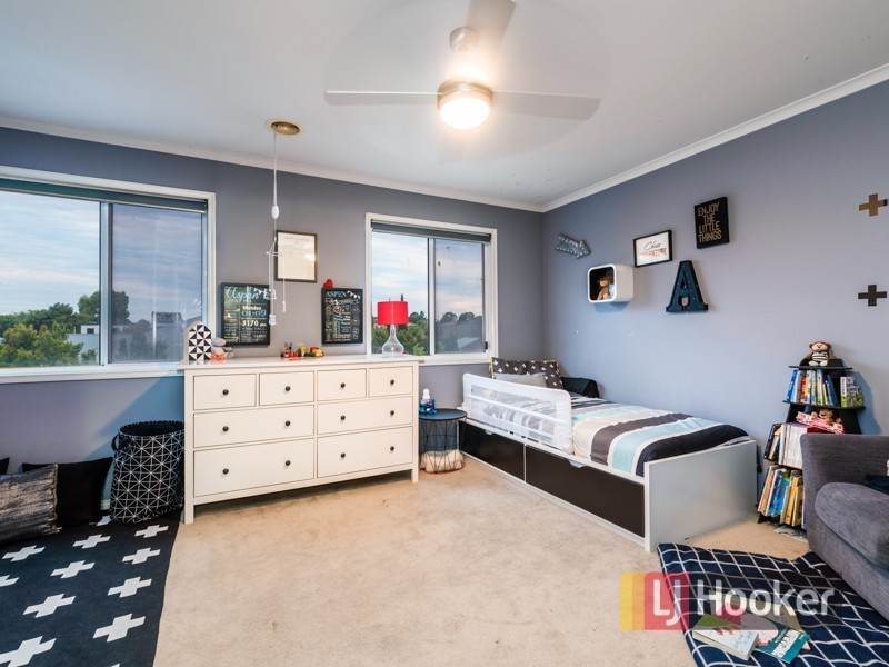 27 Fallingwater Drive, Pakenham VIC 3810