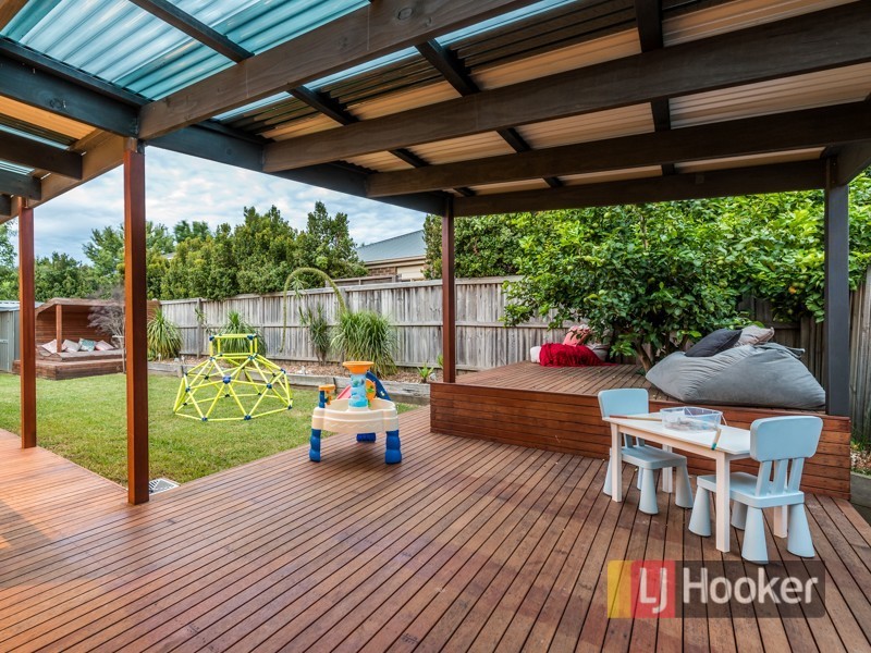 27 Fallingwater Drive, Pakenham VIC 3810