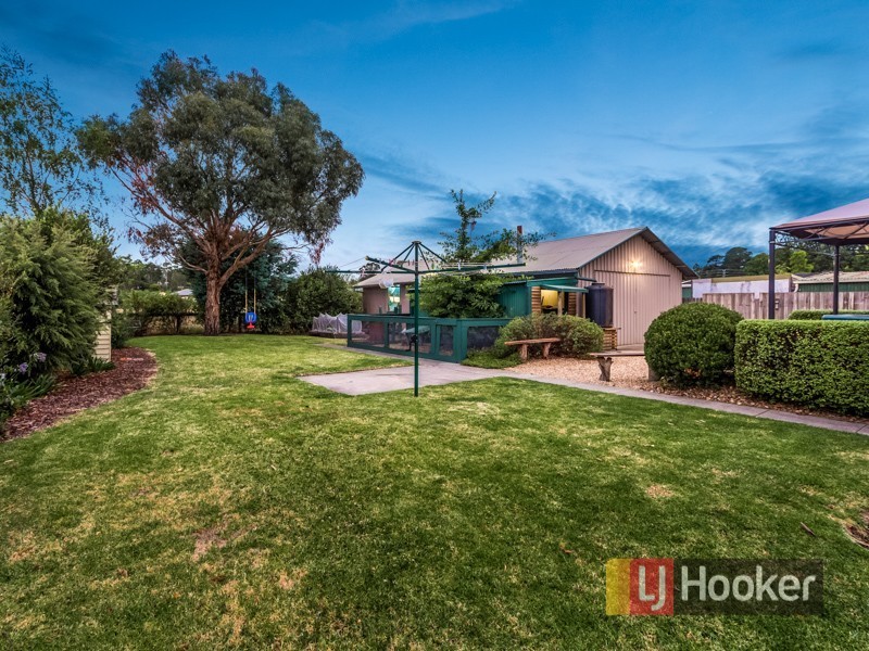 21 Railway Avenue, Bunyip VIC 3815