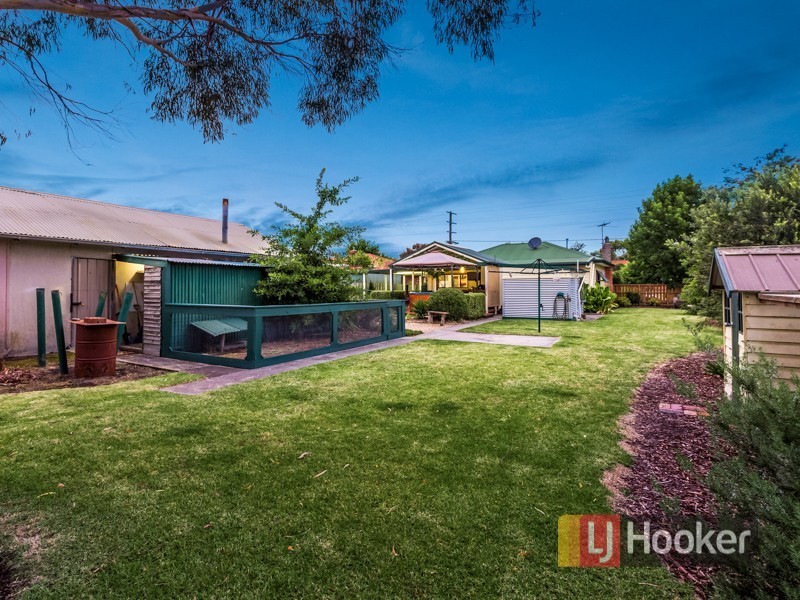 21 Railway Avenue, Bunyip VIC 3815