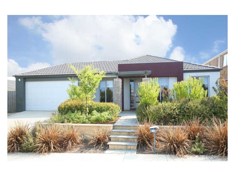 16 Fallingwater Drive, Pakenham VIC 3810