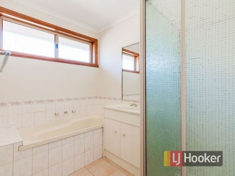 12B Kingston Avenue, Pakenham VIC 3810