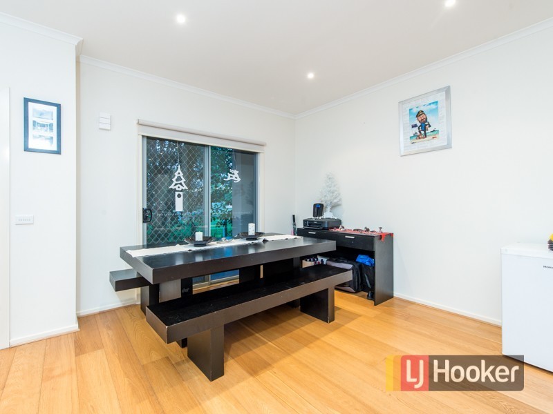 15/11 Howqua Place, Pakenham VIC 3810