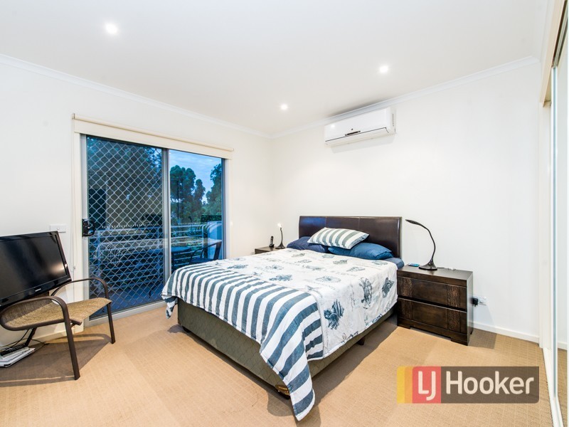 15/11 Howqua Place, Pakenham VIC 3810