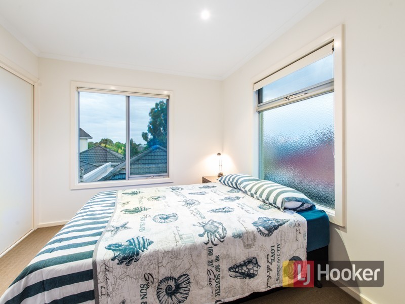 15/11 Howqua Place, Pakenham VIC 3810