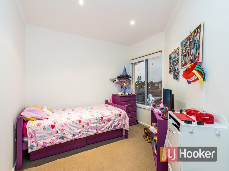 15/11 Howqua Place, Pakenham VIC 3810