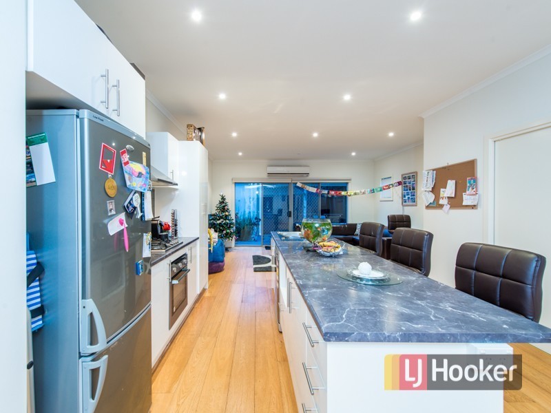 15/11 Howqua Place, Pakenham VIC 3810