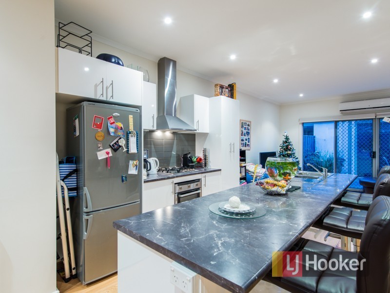 15/11 Howqua Place, Pakenham VIC 3810