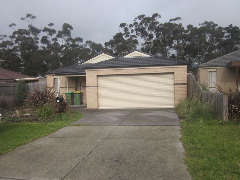 63 Wakenshaw Crescent, Pakenham VIC 3810