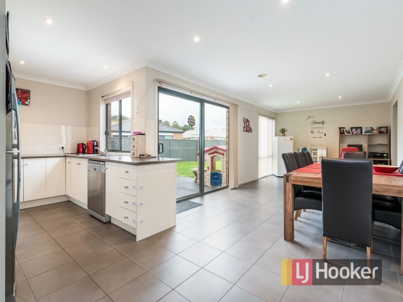 3 Chestnut Chase, Pakenham VIC 3810