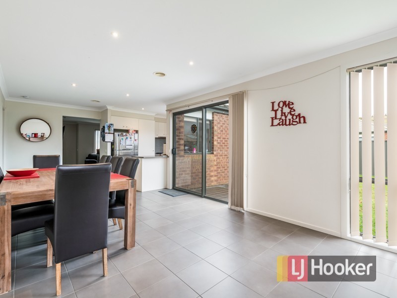 3 Chestnut Chase, Pakenham VIC 3810