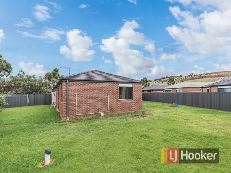3 Chestnut Chase, Pakenham VIC 3810