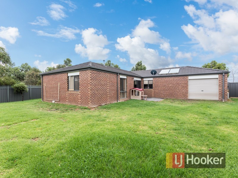 3 Chestnut Chase, Pakenham VIC 3810