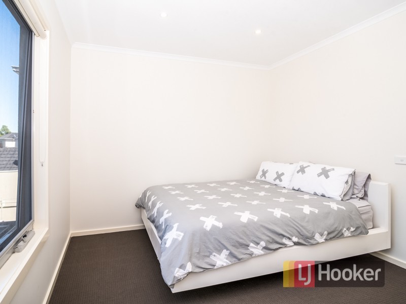 6/11 Howqua Place, Pakenham VIC 3810