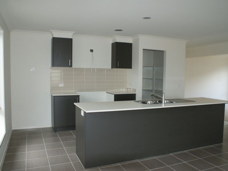 4 Bavaria Lane, Pakenham VIC 3810