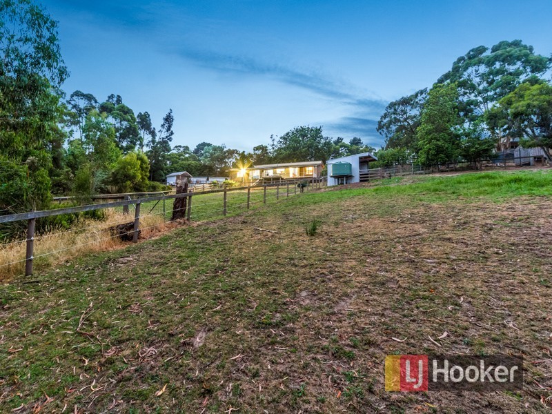 237 Bourkes Creek Road, Pakenham Upper VIC 3810