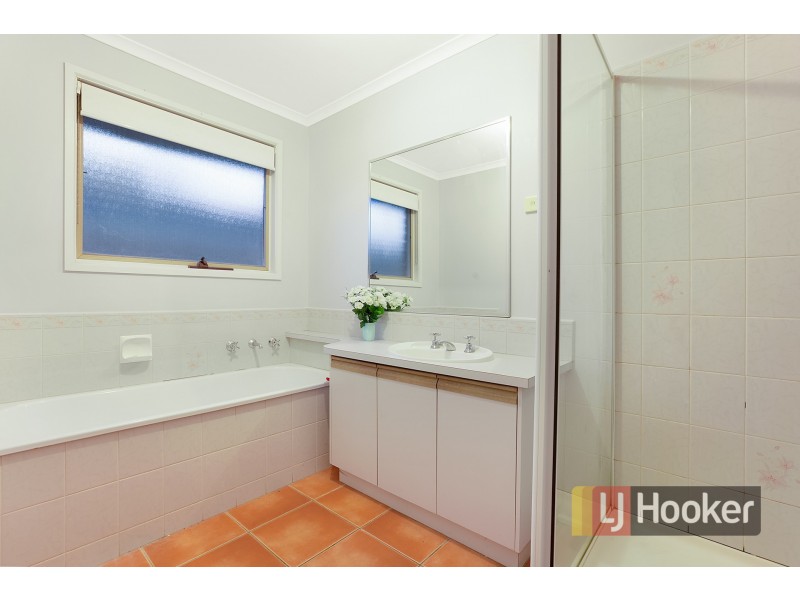 2 Amanda Court, Pakenham VIC 3810