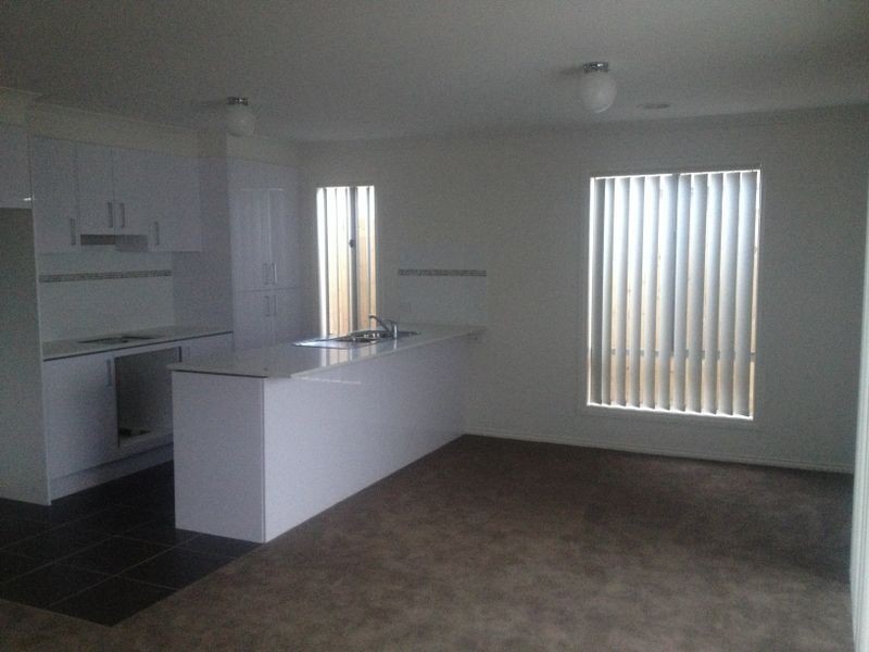 5/34 Sir Thomas Drive, Pakenham VIC 3810