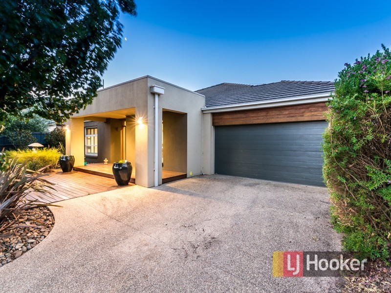 24 Fallingwater Drive, Pakenham VIC 3810