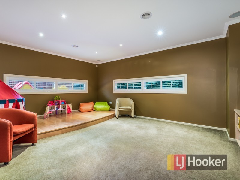 24 Fallingwater Drive, Pakenham VIC 3810