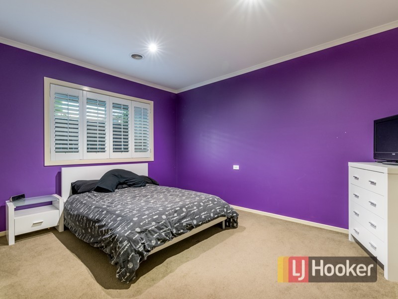 24 Fallingwater Drive, Pakenham VIC 3810