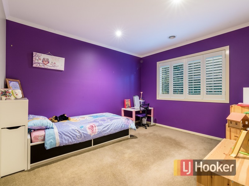 24 Fallingwater Drive, Pakenham VIC 3810