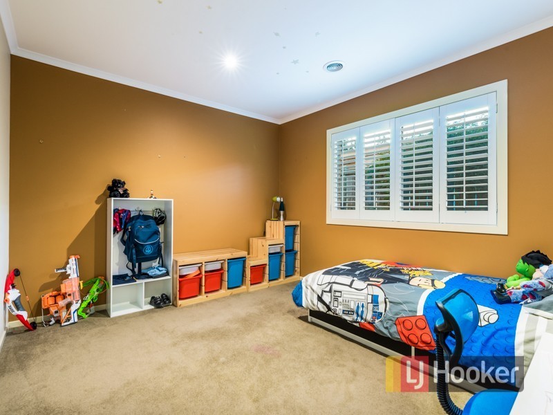 24 Fallingwater Drive, Pakenham VIC 3810