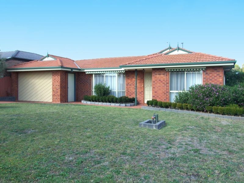 18 Mcmaster Court, Pakenham VIC 3810