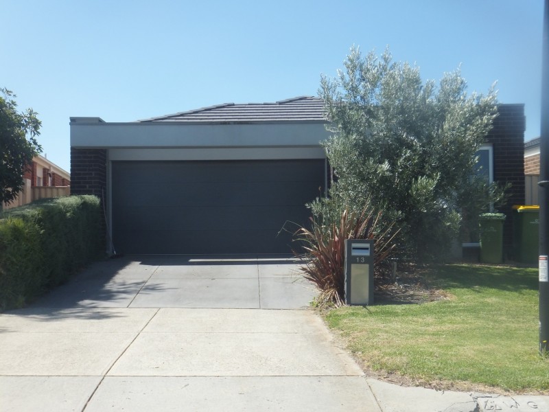 13 Serenity Street, Pakenham VIC 3810