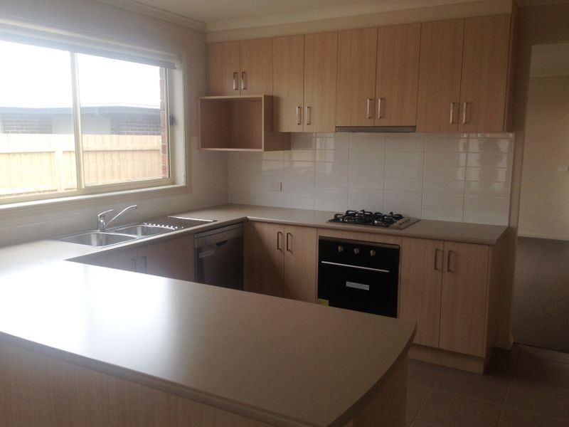 5 Tribuzi Close, Pakenham VIC 3810