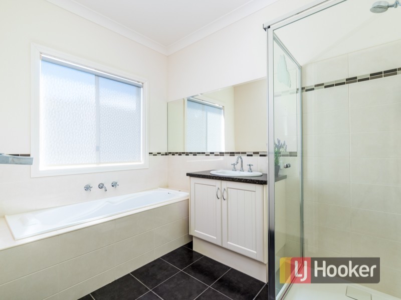 94 Windermere Boulevard, Pakenham VIC 3810