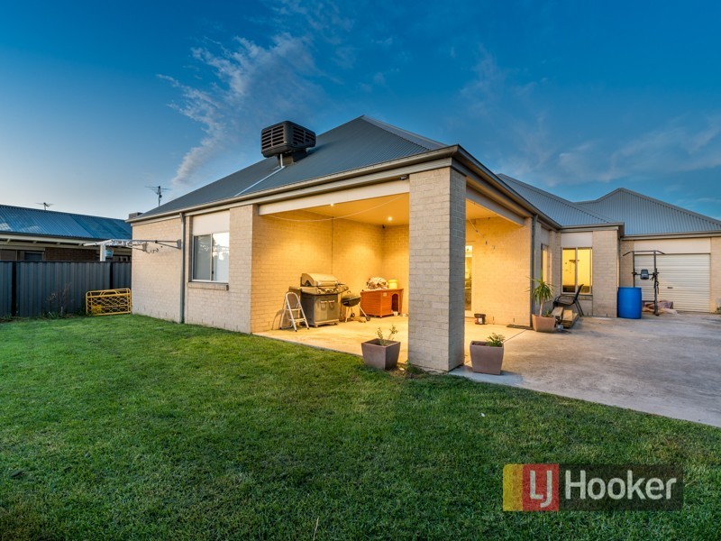 94 Windermere Boulevard, Pakenham VIC 3810